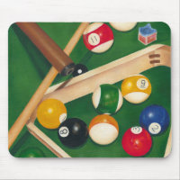 Billiardtisch mit Balls und Chalk