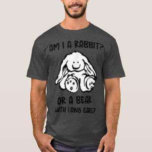 Bin ich ein Kaninchen oder ein Bär mit langen Ohre T-Shirt