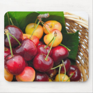 Bing und regnerischere Kirschen Mousepad