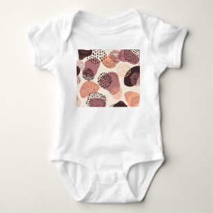 Bio, Abstrakte Formen, rot braun. Baby Strampler