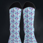 Bio Chemiemoleküle Orbitals Geek Science Socken<br><div class="desc">Bio Chemiesocken mit einem Muster erstellt aus einem zeichn von sp3 hybridisierten atomaren Orbitalen gezeichnet in blauen und lila Aquarellstiften. Dieses Geek-Kunstwerk kann Orbitale im Methanmolekül,  Silicomethan und anderen chemischen Verbindungen darstellen. Dieses Design ist ideal für einen Chemiker,  Wissenschaftler und jemanden,  der Chemie Liebe,  besonders für die Bio Chemie.</div>