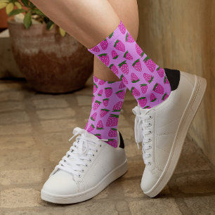 Bio Erdbeeren im Sommer lila Socken