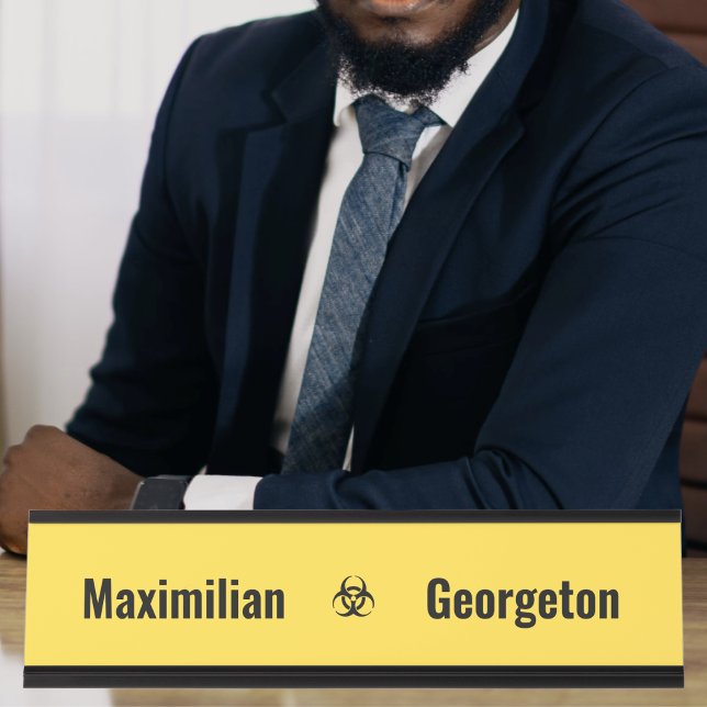 Biogefährdung-Symbole - Schwarz auf einem gelben H Schreibtischnamensplakette (Biohazard Symbols - Black on a Yellow Background Desk Name Plate by Office Accessories Shop)