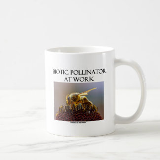 Biotic Pollinator at work (Beam on a Blume) Tasse