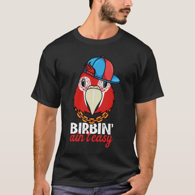 Birbing Ain't Easy Parrot I Scarlet Macaw T-Shirt (Vorderseite)