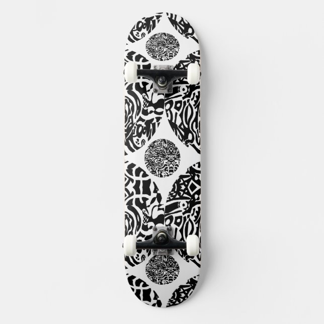 "Bird Creature" B&W Abstrakt Skateboard (Vorderseite)