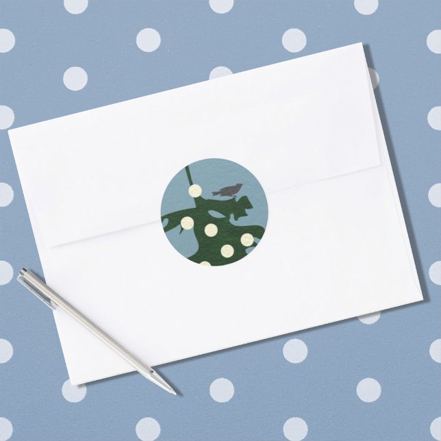 Bird on Tree with Lights Runder Aufkleber (Von Creator hochgeladen)