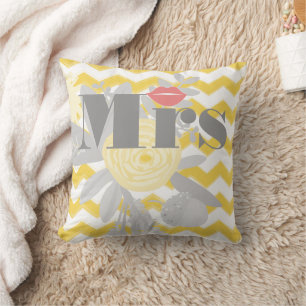 Birde Mrs Lips Gray Peach and Yellow Zig Zag Kissen