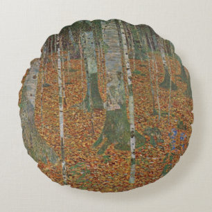 Birkenwald von Gustav Klimt, Vintage Art Nouveau Rundes Kissen