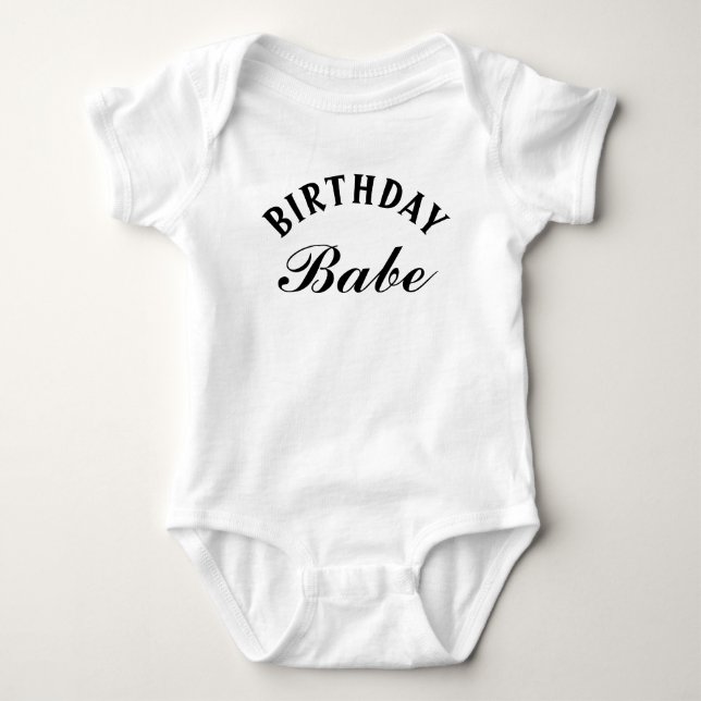 Birthday Babe Funny Phrase Baby Boy Girl Strampler (Vorderseite)