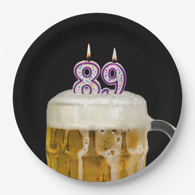 Birthday Beer auf schwarzer Papierplatte Pappteller (Vorderseite)