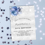 Birthday blauen Blumen silber Glitzer glamourös Einladung<br><div class="desc">Für einen eleganten 18. Geburtstag (oder jedes Alter). Ein stilvolles Imitat silbermetallisch anmutender Hintergrund. Dekoriert mit Imitaten Glitzer Staub und blauen Blumen. Personalisieren und fügen Sie Namen,  Alter und Party Details hinzu. Der Name wird mit einem handgeschriebenen Stilskript geschrieben</div>