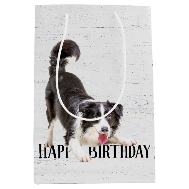 Birthday Border Collie on Wood Mittlere Geschenktüte (Vorderseite)