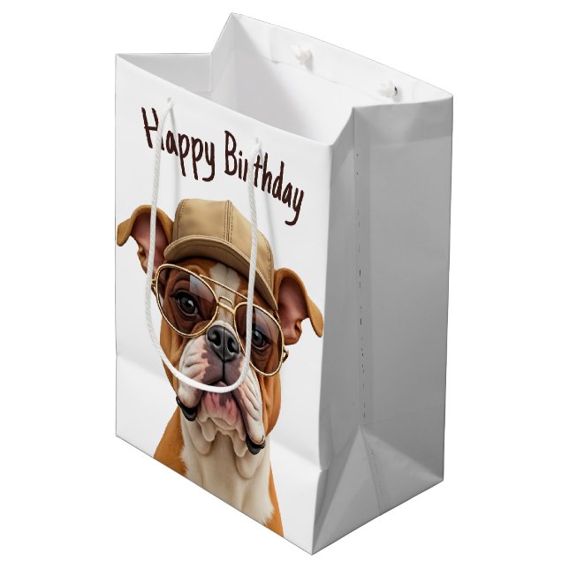 Birthday Bulldog mit einer Cap Mittlere Geschenktüte (Vorderseite Schrägansicht)