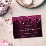 Birthday burgundy Glitzer Tropfen Save the Date Ankündigungspostkarte<br><div class="desc">Eine Save the Date Karte für eine 21. Geburtstagsparty (oder jedes Alter). Ein tiefbordeauxroter Hintergrund mit Imitaten Glitzer Tropfen,  Maltropfen Aussehen. Personalisieren und fügen Sie Datum und Name/Alter hinzu. Der Text: Save the Date wird mit einem handgeschriebenen Style-Skript mit Swashes geschrieben.</div>