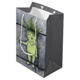 Birthday Chalk Doodle Street Art of a Happy Woman Mittlere Geschenktüte
