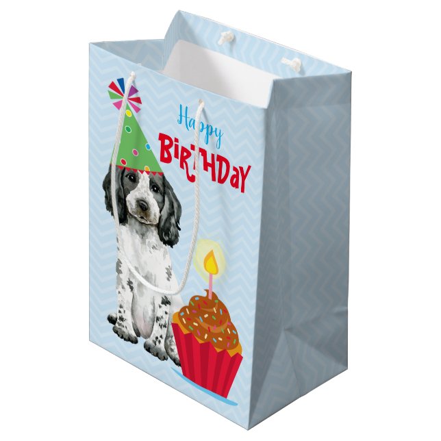 Birthday Cupcake English Cocker Spaniel Mittlere Geschenktüte (Vorderseite Schrägansicht)