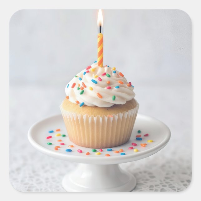 Birthday Cupcake with a Candle Quadratischer Aufkleber (Vorderseite)