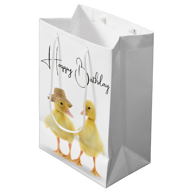 Birthday Duckling Couple Mittlere Geschenktüte (Vorderseite Schrägansicht)
