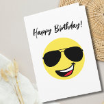 Birthday Foto Happy Face Aviator Glasses Funny Fun Karte<br><div class="desc">Feiern Sie den unaufhaltsamen Geist des Piloten Papa, Pilot Mama, Pilot oder Reisenden, der immer unterwegs ist. Dies ist eine perfekte Karte für jemanden, der immer sein nächstes Abenteuer plant oder an vergangene Reisen erinnert. Dieses einfache Design zeichnet sich durch ein niedliches, gelbes Happy-Gesicht aus, das mit einer schwarzen Aviator-Sonnenbrille...</div>