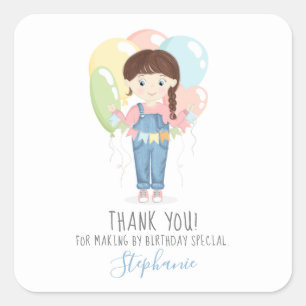 Birthday Girl in Overalls Brünett Quadratischer Aufkleber