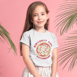 Birthday Girl Pizza Party Name T-Shirt<br><div class="desc">Feiern Sie den Geburtstag Ihres Kindes mit einem Pizzabauber-Party in einem köstlichen und unterhaltsamen Ambiente! Dieser T - Shirt zum Thema Pizza zeigt eine farbenfrohe Abbildung einer Pizza mit Toppen, die eine festliche und einladende Atmosphäre schafft. Zusätzlich macht der spielerische und lustige rote Saucentext dieses Design noch lustiger und einladender....</div>