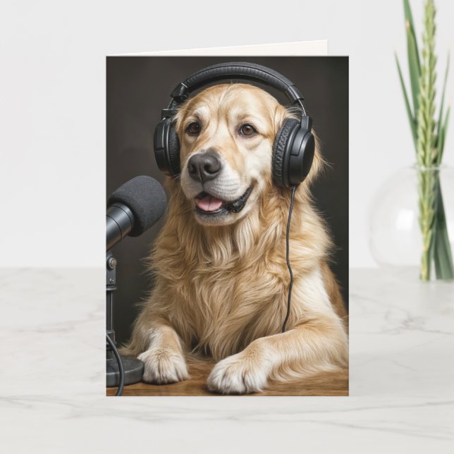 Birthday Golden Retriever Hosting a Podcast Karte (Vorderseite)