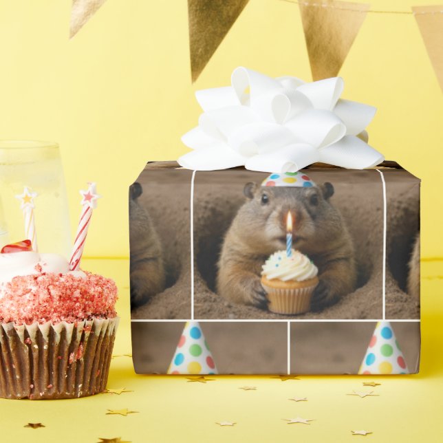 Birthday Groundhog with a Cupcake Geschenkpapier (Geburtstagsparty)