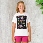 Birthday Grußkerzen T-Shirt<br><div class="desc">Ein fröhliches Geburtstagsdesign mit vielen Geburtstagskünstlern. Dieses Design sieht auf diesem Girls-T - Shirt wirklich effektiv aus</div>