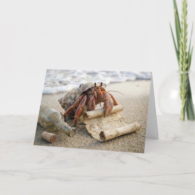 Birthday Hermit Crab Reading a Message on a Beach Karte (Vorderseite)