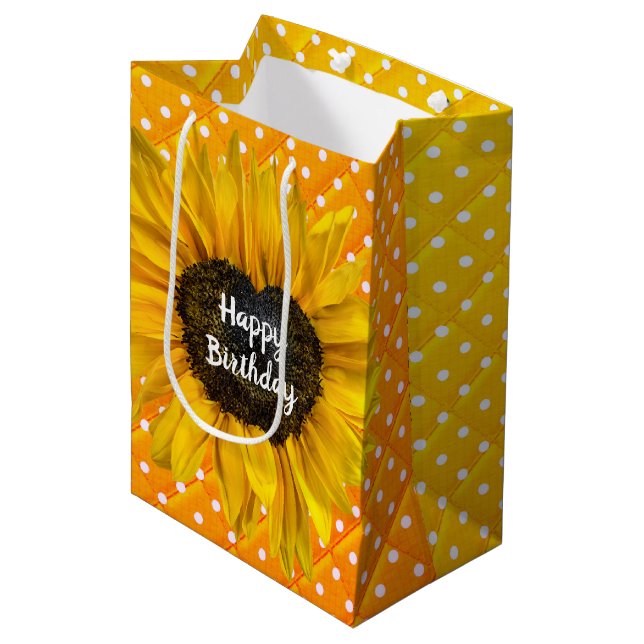 Birthday Herz Sonnenblume auf Polka Dots Mittlere Geschenktüte (Vorderseite Schrägansicht)
