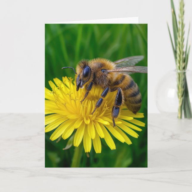 Birthday Honey Bee On a Yellow Dandelion Karte (Vorderseite)