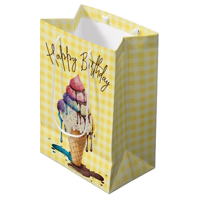 Birthday Ice Cream Cone on Gingham Mittlere Geschenktüte (Vorderseite Schrägansicht)