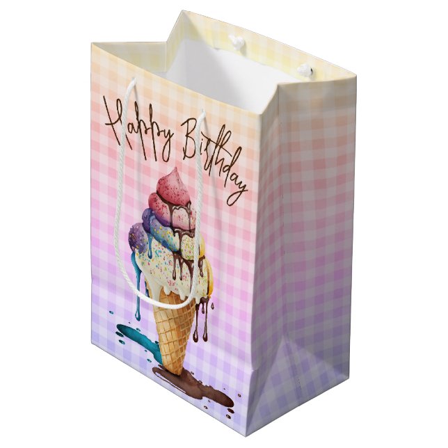 Birthday Ice Cream Cone Rainbow Gingham Mittlere Geschenktüte (Vorderseite Schrägansicht)