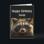Birthday Individuelle Name Cool Sister Raccoon Karte<br><div class="desc">Glücklicher Geburtstags-Individuelle Name cooler Schwestern Raccoon Tier in Brille</div>