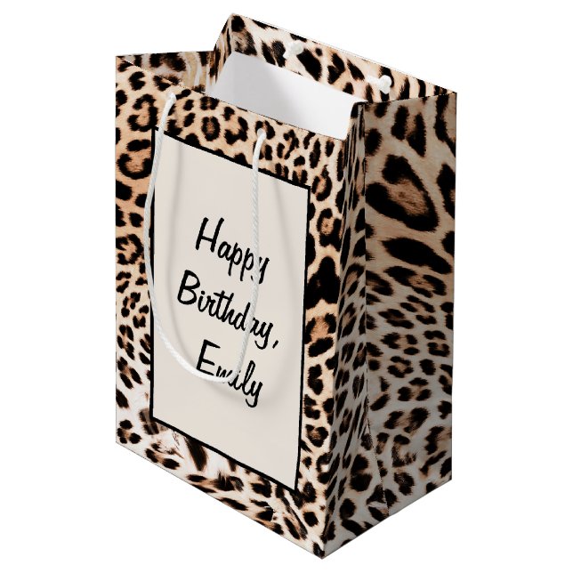 Birthday Leopard Fur Print Mittlere Geschenktüte (Vorderseite Schrägansicht)