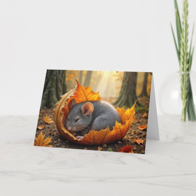 Birthday Mouse Napping in der Herbstleaf Karte (Vorderseite)