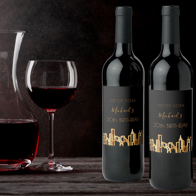Birthday Party Black Gold City Skyline Moderne Weinetikett (Von Creator hochgeladen)