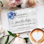 Birthday Party silberblaue Floren Glitzer Drehbuch Save The Date<br><div class="desc">Eine junge und trendige Save the Date für eine 50. Geburtstagsfeier (oder jedes Alter). Ein klassisches Imitat silbermetallices Aussehen mit Imitaten silberne Glitzer Staub und blauen Blumen. Personalisieren und fügen Sie Datum und Name/Alter hinzu. Der Text: Save the Date ist mit einem großen angesagten,  handgeschriebenen Stilskript geschrieben.</div>