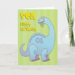 Birthday Son Blue Dinosaur Karte<br><div class="desc">Große blaue Dinosaurier,  die ein Blatt essen,  mit einem Geburtstag,  der dem Sohn auf grünem Hintergrund begrüßt wird.</div>