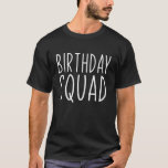 Birthday Squad Bday Crew Group Friend Par T-Shirt<br><div class="desc">Geburtstag Squad Geburtstag Crew Gruppe Freunde Party für Teen, Mädchen, Frauen, Männer, Tochter, Schwester, Ehefrau, Vater, Ehemann, Enkelin, Freundin, Mama, Großmutter, Tante, Großmutter, Großvater auf Geburtstagsparty, Weihnachten. Perfektes Outfit für jedermann - Perfekter Teil des Zubehörs für Sie, um die Sammlung von Halskette, Schlüsselanhänger, Tasse Becher zu vervollständigen. Hut, Schlafanzug, Armband,...</div>