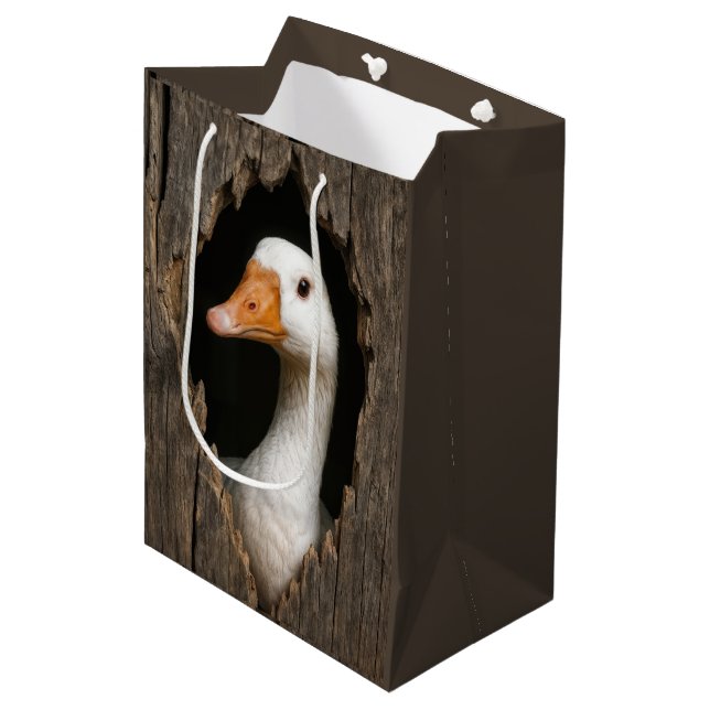 Birthday White Goose Peeking Mittlere Geschenktüte (Vorderseite Schrägansicht)