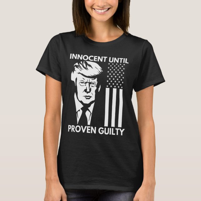 Bis Trump Mugshot 2024 US-amerikanische Flagge als T-Shirt (Vorderseite)