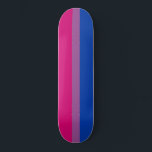 Bisexueller Stolz (Bi-Flagge) Skateboard<br><div class="desc">Dieses Design zeigt die BiSexuelle Stolz-Fahne, die 1998 von Michael Page entworfen wurde. Es sollte der Bisexuellen-Gemeinschaft ein eigenes Symbol geben, das mit der Gay Pride-Fahne vergleichbar ist. In der Fahne ist das Rosa für die gleiche Anziehungskraft der Geschlechter, Blau für unterschiedliche Anziehungskraft der Geschlechter, und lila ist es, die...</div>