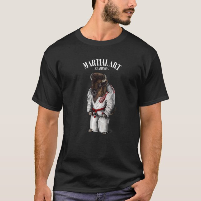 Bison Bull Judo Karate Master in White Judogi T-Shirt (Vorderseite)