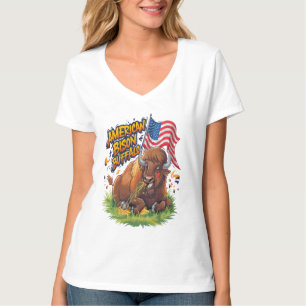 Bison mit US-Flagge im Gras T-Shirt