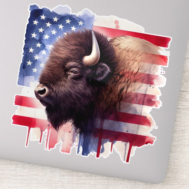 Bison mit USA-Flagge Aufkleber (Majestic American Bison & Patriotic Flag Artwork. Sticker)