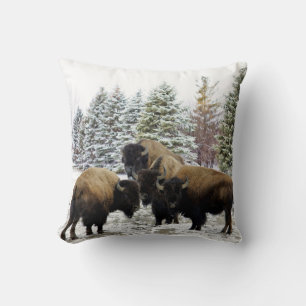 Bisonherde im Winterschnee Dekokissen
