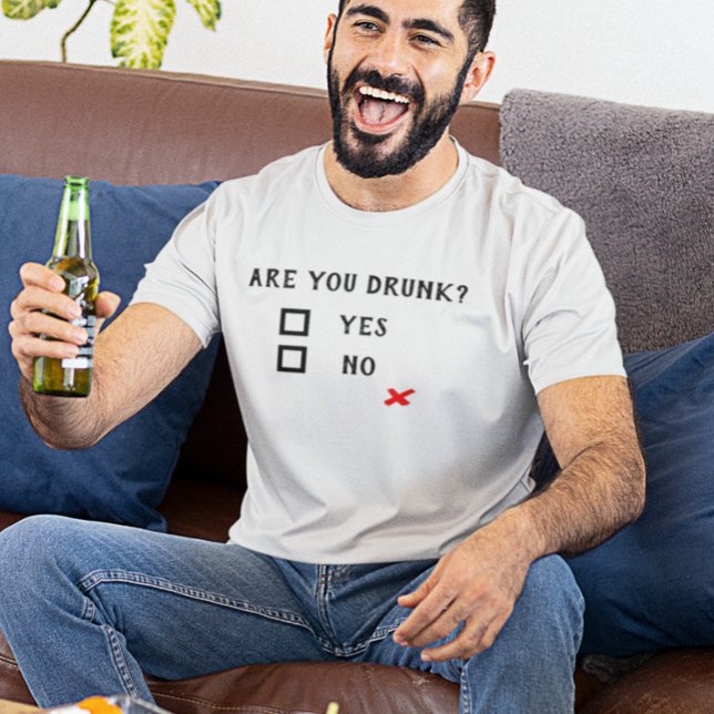Bist du Betrunken? Ja Kein sonniger Drink Spaß T-Shirt (Von Creator hochgeladen)