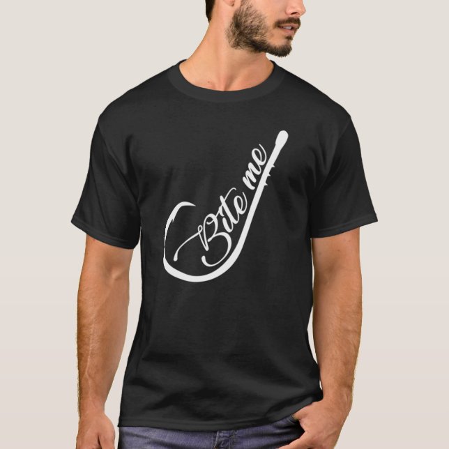 Bite Me Fish Hook Funny Fishing T-Shirt (Vorderseite)